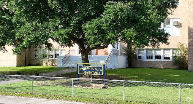 The student-teacher ratio is 19, which is better than that of the district at Joshua Butler.