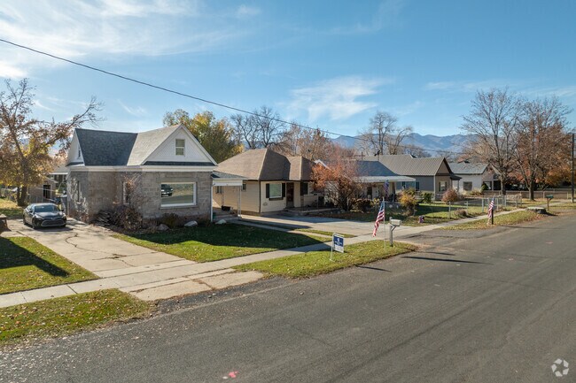 Craftsman bungalows and midcentury ranch-style homes are common in Morgan.
