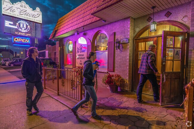 People come from all over Milwaukee to eat at Tu Casa in Layton Park.