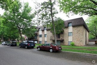 114 12th Ave S, Hopkins, MN 55343
