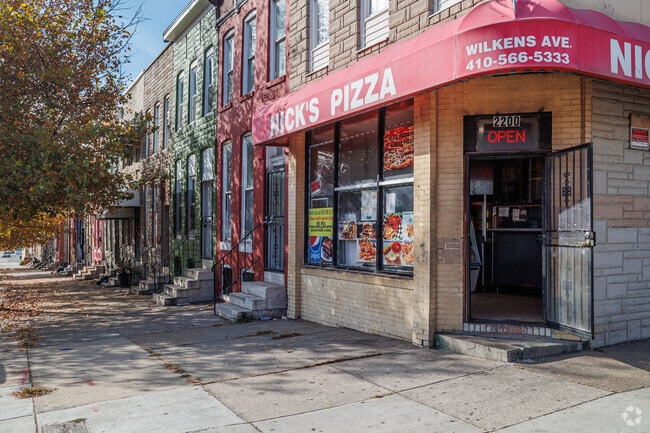 For a quick bite in Carrollton Ridge, go to Nick's Pizza for a hot slice.