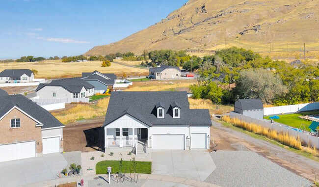 8674 N Haloran Ct, Lake Point, UT 84074 - photo 4