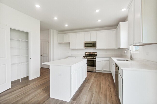 1799 Breton Ave unit 36502034, North Aurora, IL 60542 - photo 4