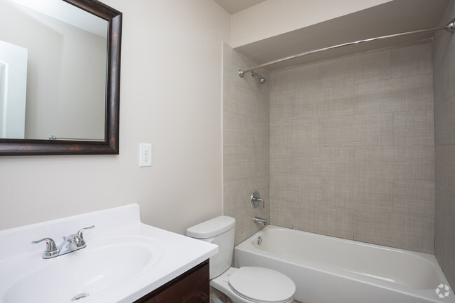 2BR, 1.5BA - 1,114 SF