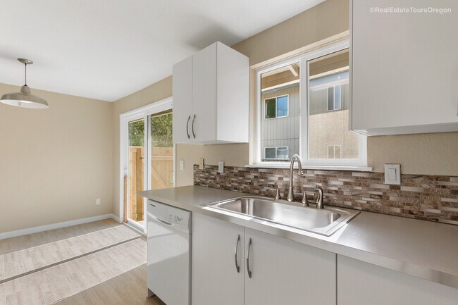 151 N 29th Ave unit C, Cornelius, OR 97113 - photo 6