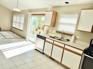 2049 Foxtail Dr, Aurora, IL 60504