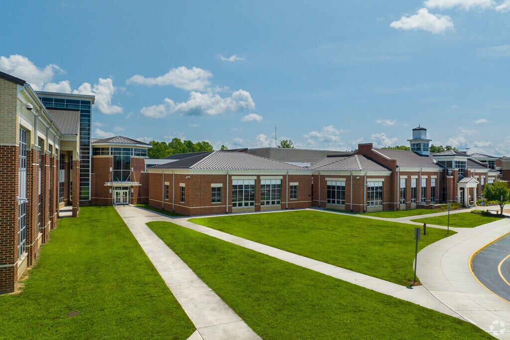 Dinwiddie Senior High partners with Rowanty Technical Center.