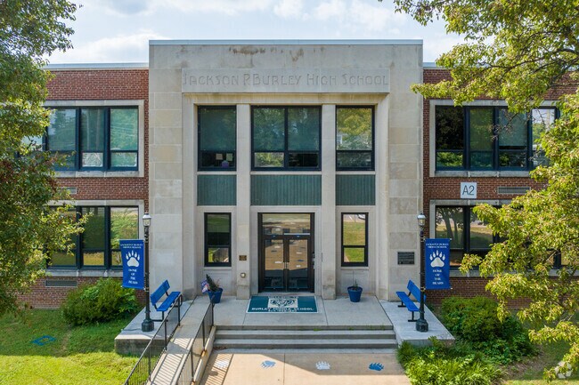 Jackson P. Burley Middle School in Keswick receives and A- from Niche.