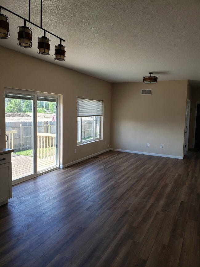 1637 5th St, Nevada, IA 50201 - photo 7