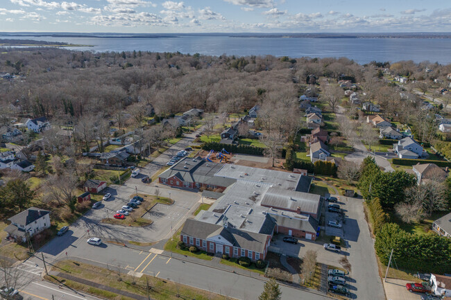 With several roof compositions, the Rockwell School in Bristol appears to have had additions.