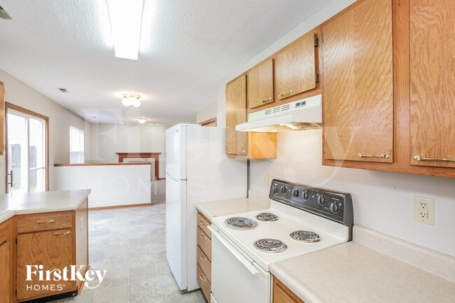 6602 Hazelhatch Dr, Indianapolis, IN 46268 - photo 6