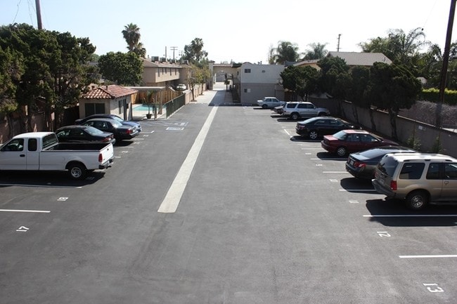 Casa Royale, Bellflower, CA 90706 - photo 7