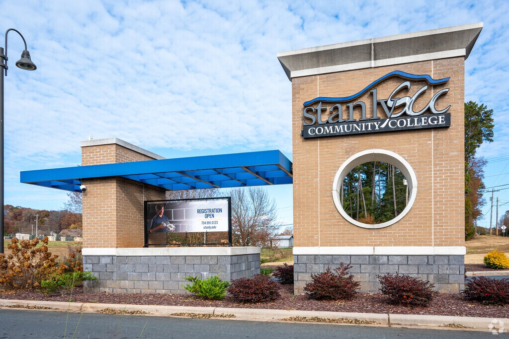 Stanly Early College High School provides education in the neighborhood of 
Stanly County.