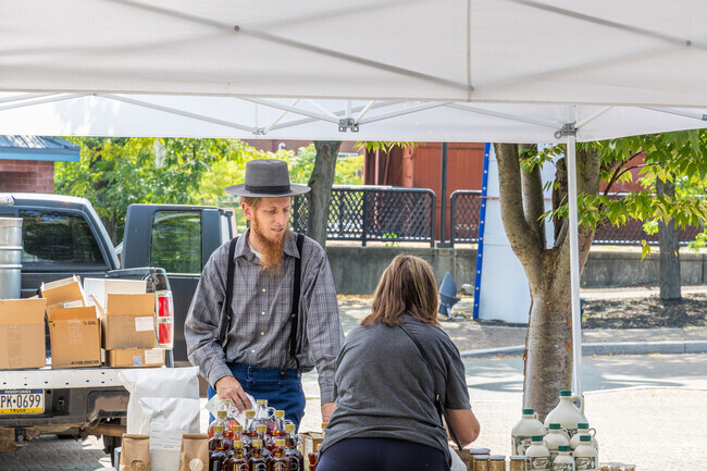 Nearby Sylvan Hills, there are various farmers' markets with local produce and artisan goods.