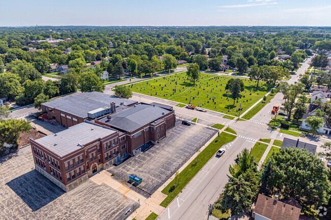Taft Grade School is located at 1605 S Washington St, Lockport, IL 60441.