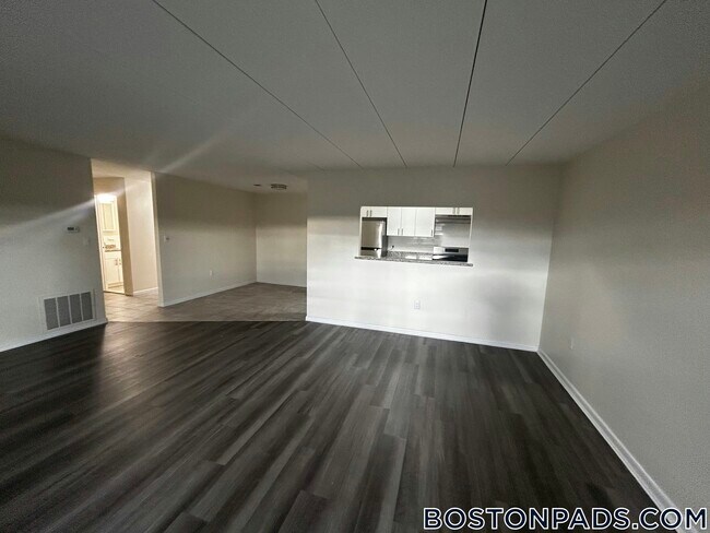 51 Hill Rd unit 206, Belmont, MA 02478 - photo 3