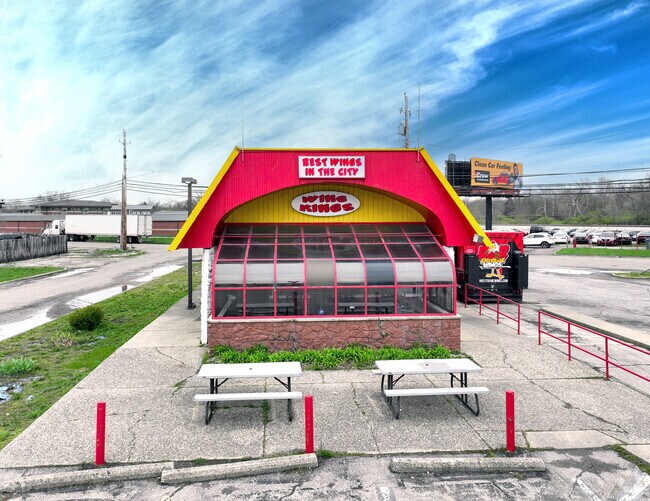 RandR Extreme Wings is a hot spot for chicken wings in the Forest Manor neighborhood.