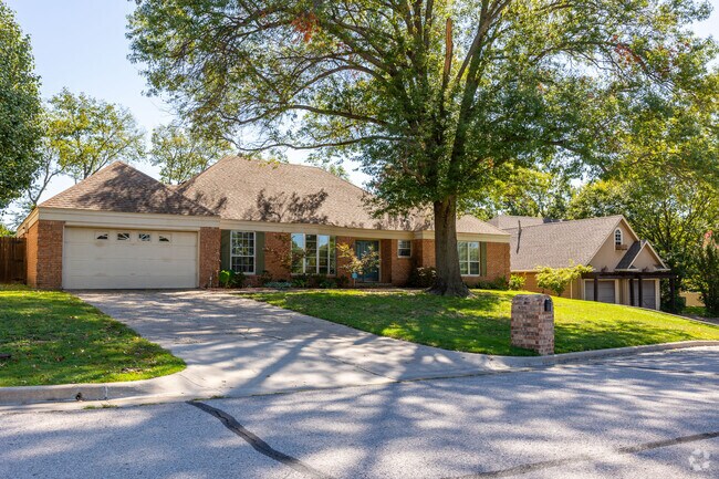 Wide streets offer easy walking throughout Livingston Park.