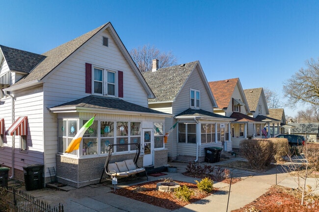 Home with Italian flag