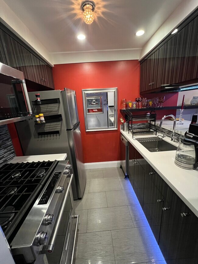 The Courtyards unit Updated Gorgeous Con, West Hollywood, CA 90069 - photo 6