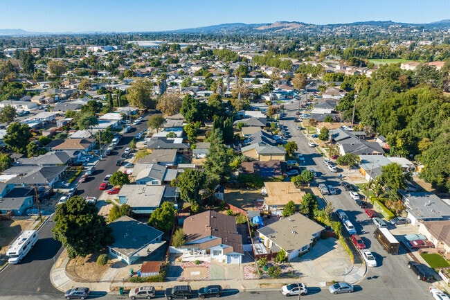 Santa Clara neighborhood provides a comfortable place to call home in the Bay Area.