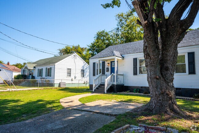 Most homes in Old North Hampton were built in the early to mid-20th century.