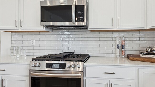 Ridgeview Heights EI Kitchen Countertops F1