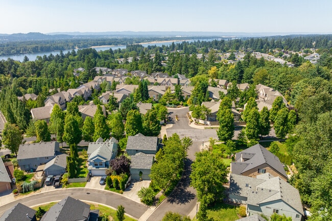 Gated communities in Fisher’s Creek offer privacy and Columbia River views.