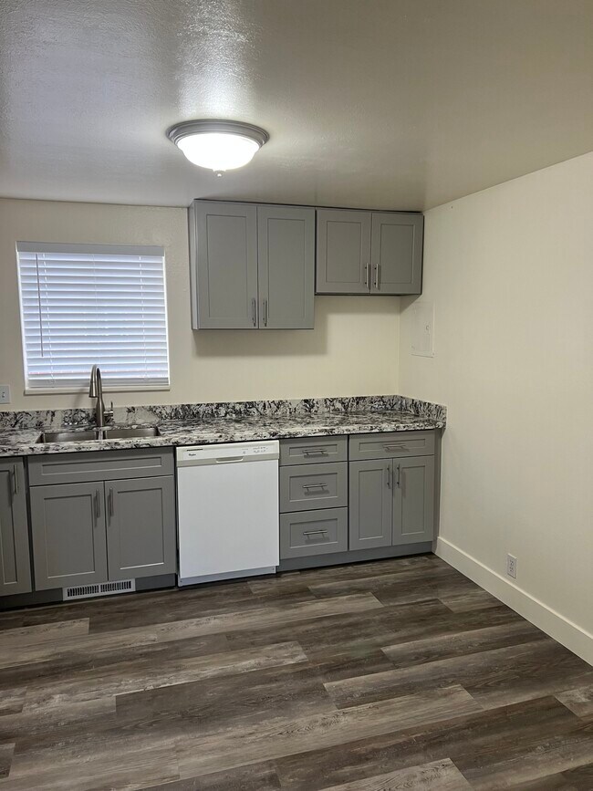 1934 W 4700 S unit 1, Roy, UT 84067 - photo 3