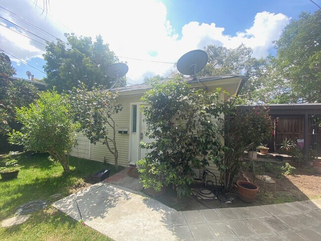 1348 N Spaulding Ave unit GUESTHOUSE, Los Angeles, CA 90046 - photo 2