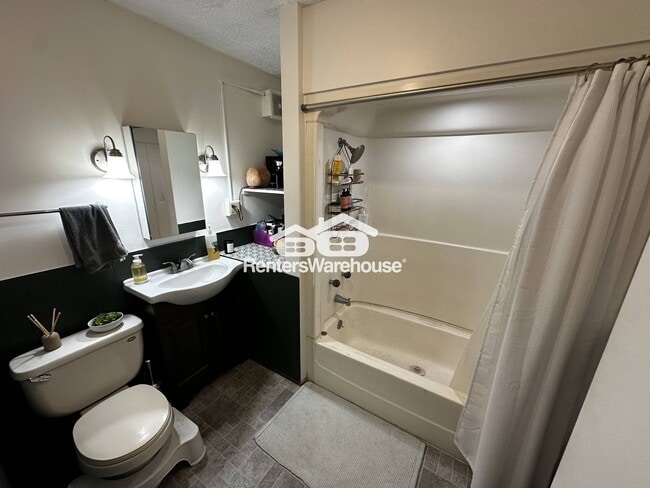 1049 7th St W, Saint Paul, MN 55102 - photo 2