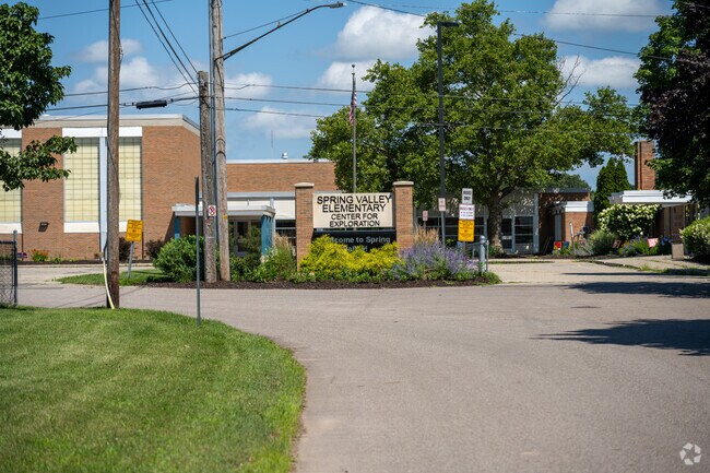 Spring Valley Center for Exploration has a C rating on Niche.com