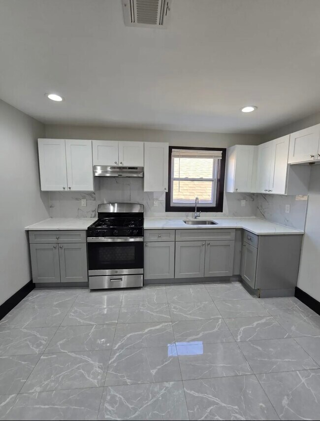 45 N 6th St, Newark, NJ 07107