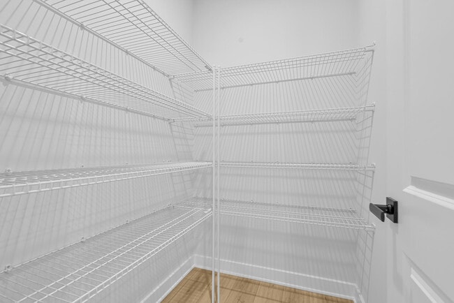 9231 Klamath Ct, Frederick, MD 21701 - photo 5