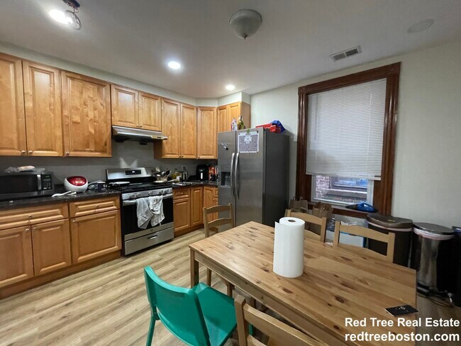 129 Cedar St unit 3, Roxbury, MA 02119 - photo 4