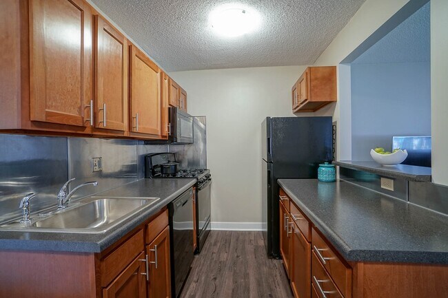 Wildcat Inn - 1854-1858 Claflin, Manhattan, KS 66502 - photo 5