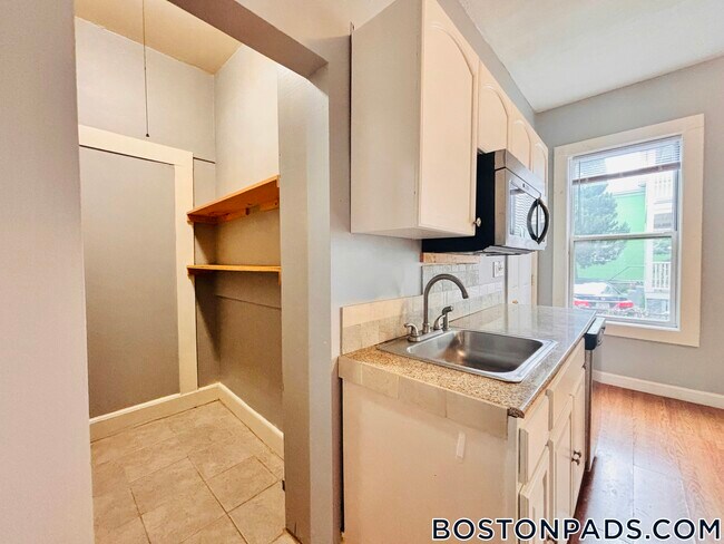 52 Harvest St unit 1, Dorchester, MA 02125 - photo 2