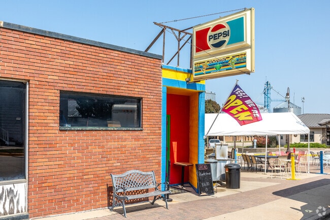 Taqueria Bar La Pence has an outdoor patio that is popular on sunny days.