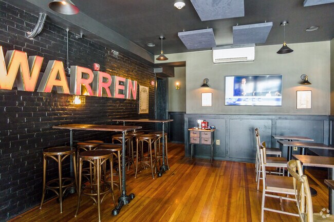 Nearby Warren restaurants like The Square Peg serve the Child Street West neighborhood.