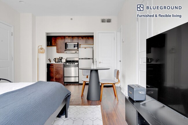 200 E Chestnut St unit FL15-ID619, Chicago, IL 60611 - photo 3