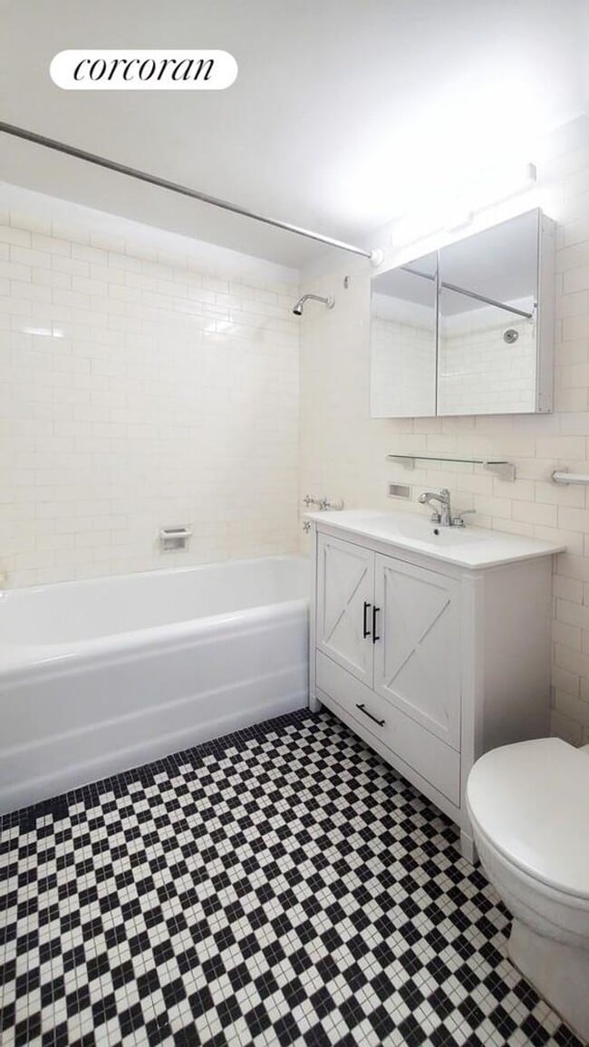 200 W 16th St, New York, NY 10011 - photo 5