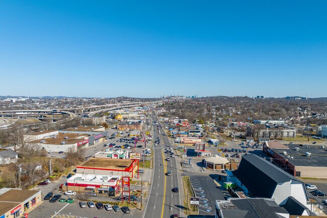 Whitebridge is only a few miles away from Downtown Nashville.