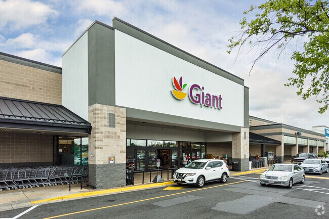 Giant grocery store is conveniently located in Largo Plaza, Kettering.