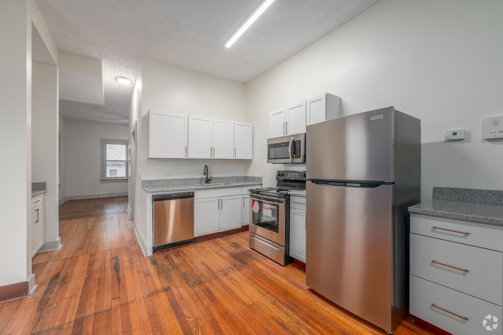 1 BD, 1 BA - 1000SF - Kitchen - 104