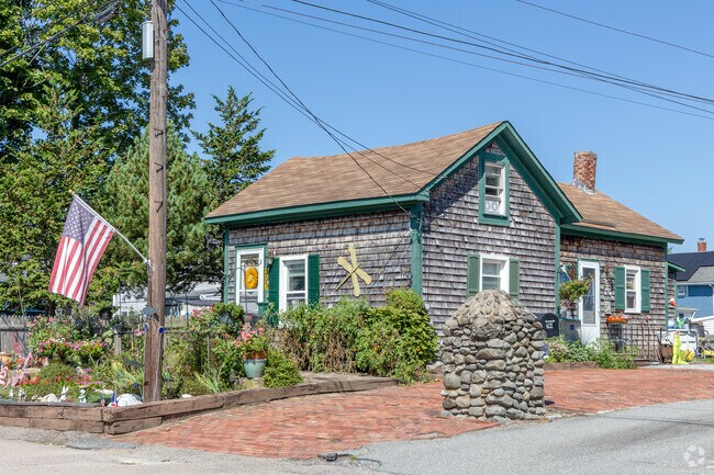 This charming Bay Spring cottage boasts classic cedar shingles and elegant trim detailing.