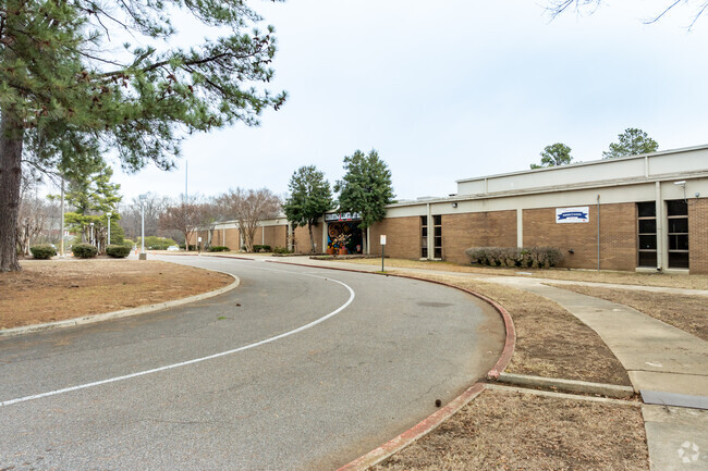 The circle drive at Germantown Elementary School makes drop-off and pick-up effortless.