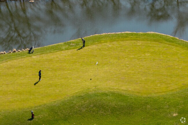 The lifestyle of Indian Head Park is relaxed and green, perfect for golfers.