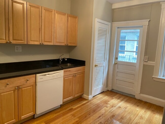 224 Hanover St unit 10, Boston, MA 02113 - photo 4