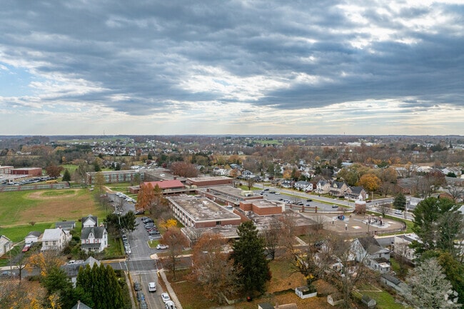 Jordan Bank Elementary School has a student-teacher ratio of 10 to 1.