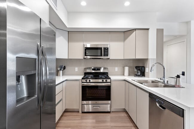 Ecco Lexington – Coliving + Traditional Units, Los Angeles, CA 90038 - photo 2